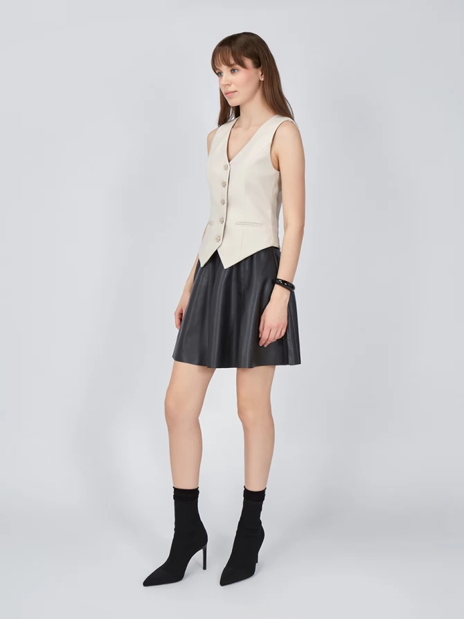 Жилет эко-кожа на подкладке  OD-931-2 бежевый