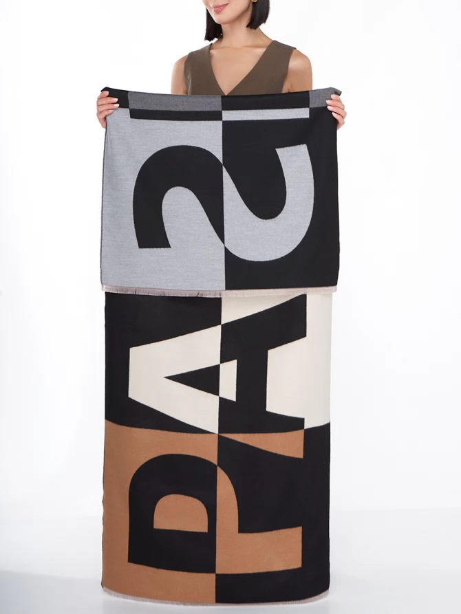 Палантин женский с геометрическим принтом