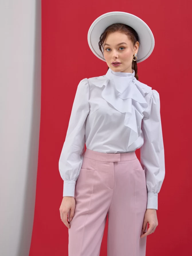 Блузка с жабо