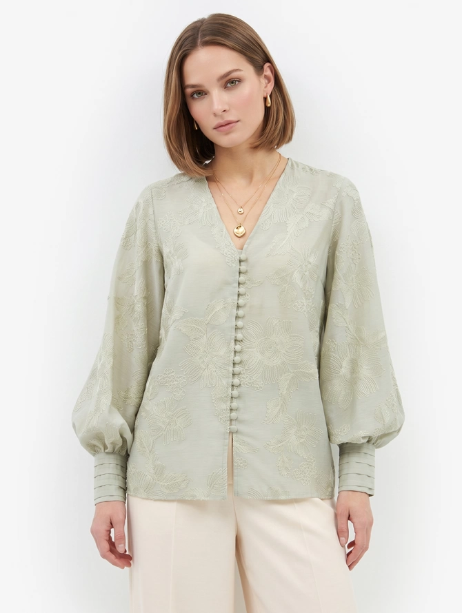 Блуза с вышивкой полынь