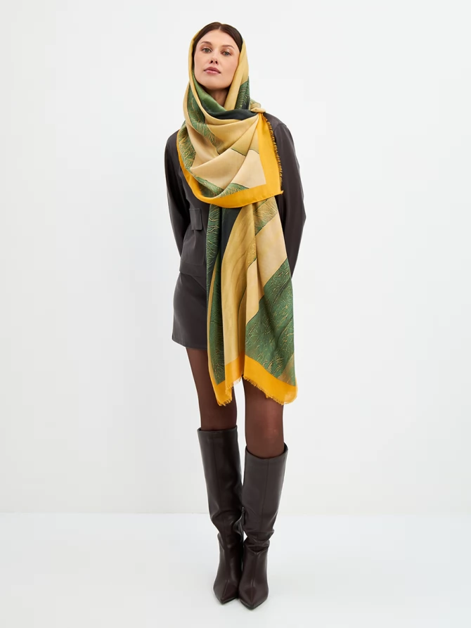 Палантин женский с тропическим принтом