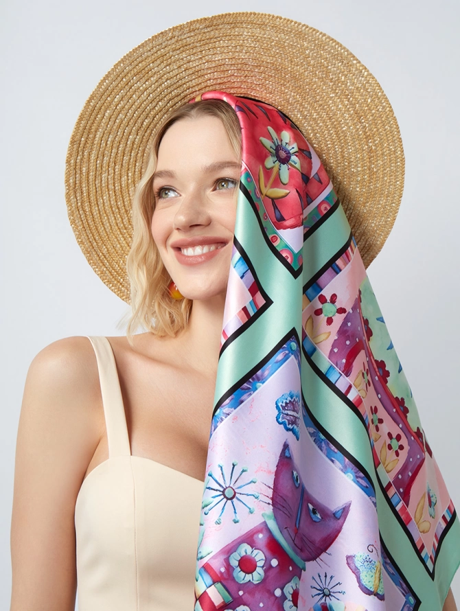 Платок женский с ярким авторским принтом