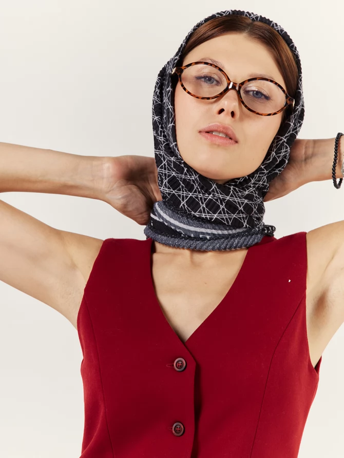 Платок двусторонний с геометрическим принтом и надписью FASHION SCARF