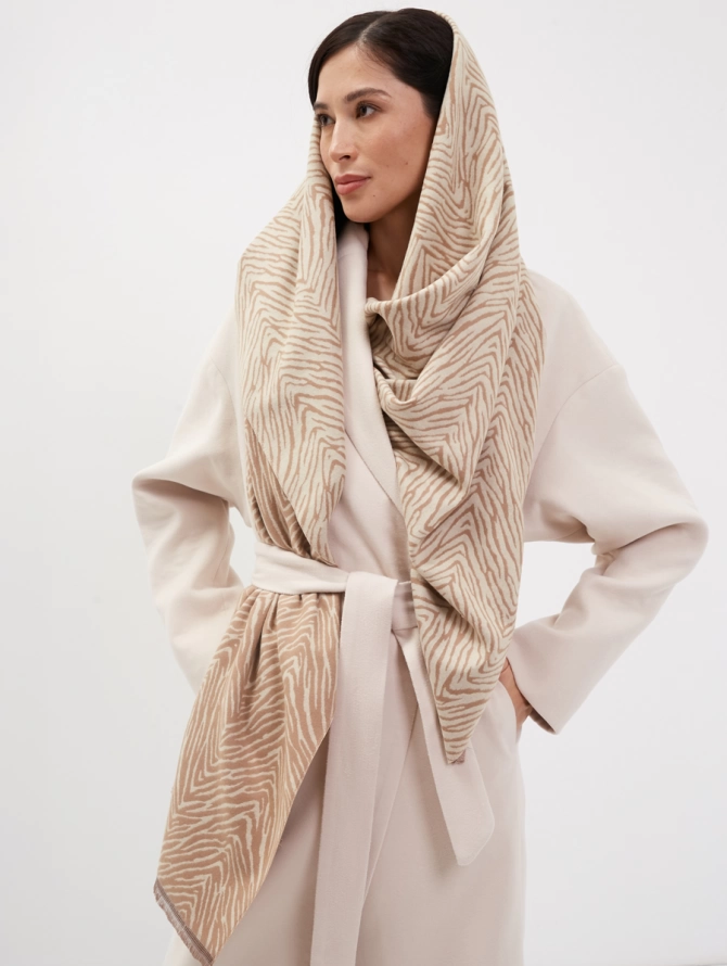 Палантин женский двусторонний с анималистичным принтом