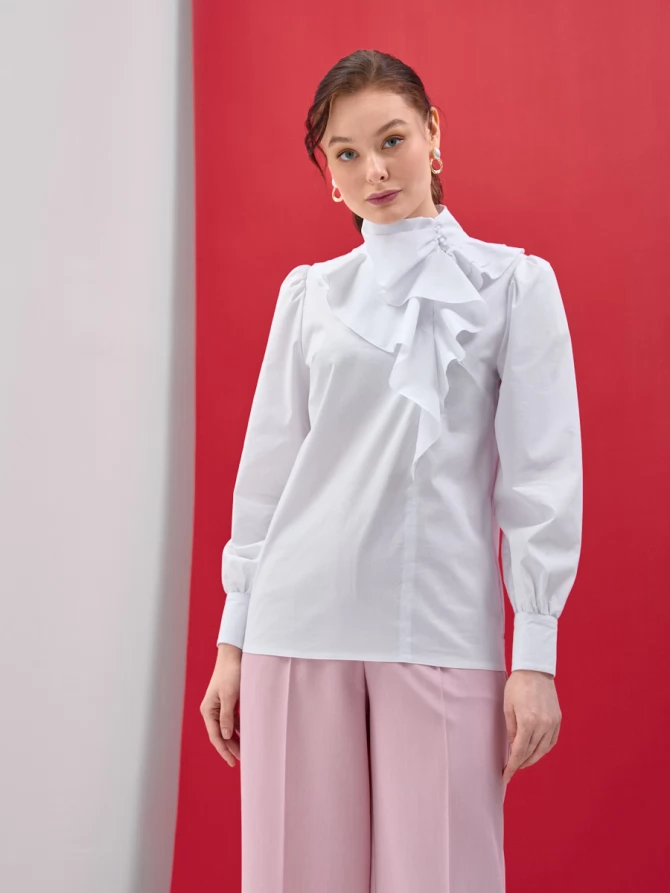 Блузка с жабо