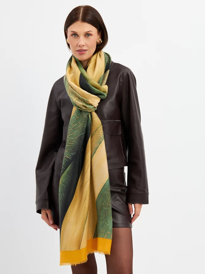 Палантин женский с тропическим принтом