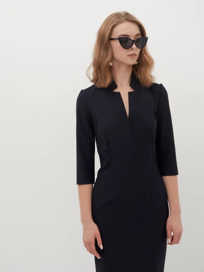 Платье с воротом-стойкой