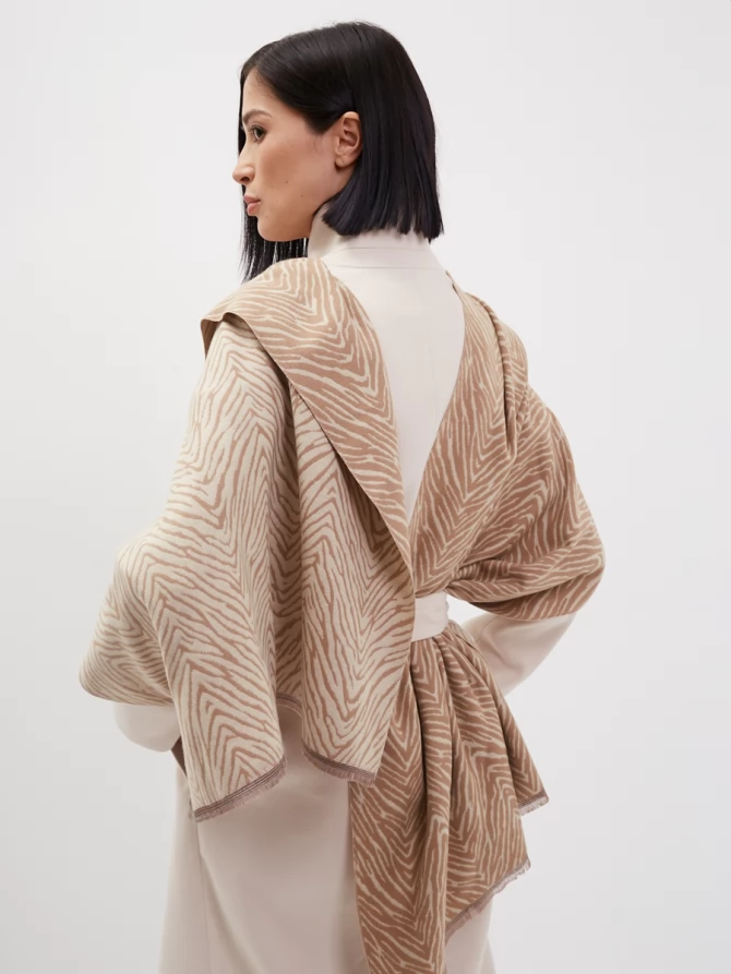 Палантин женский двусторонний с анималистичным принтом