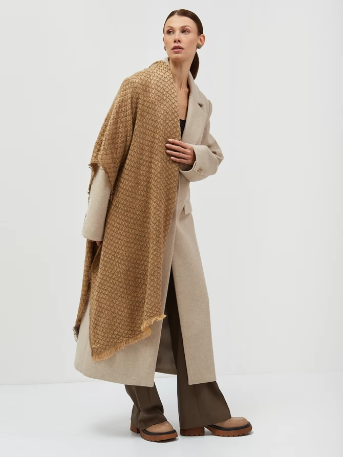 Палантин с рельефной фактурой, цвет кэмел