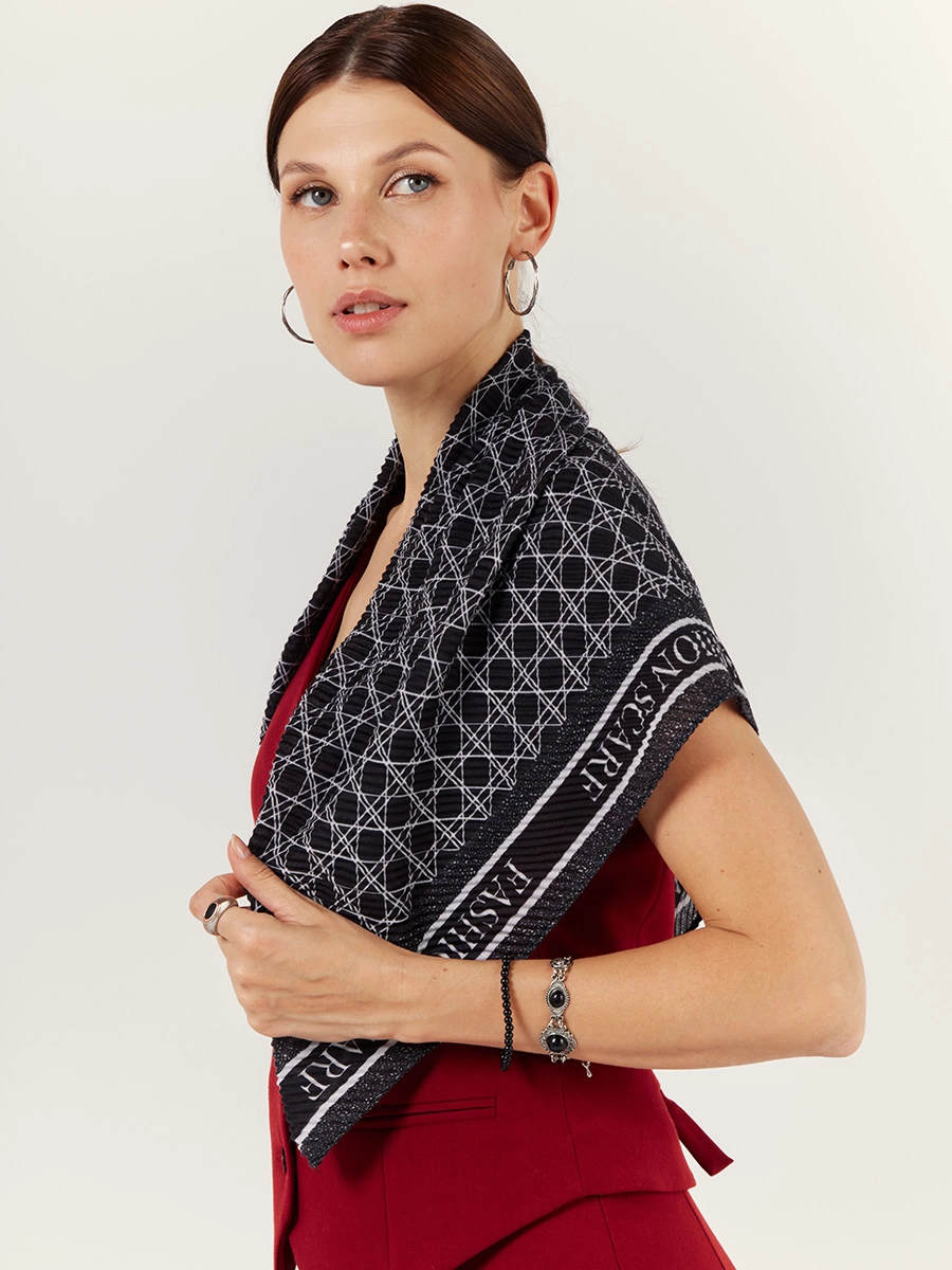 Платок двусторонний с геометрическим принтом и надписью FASHION SCARF