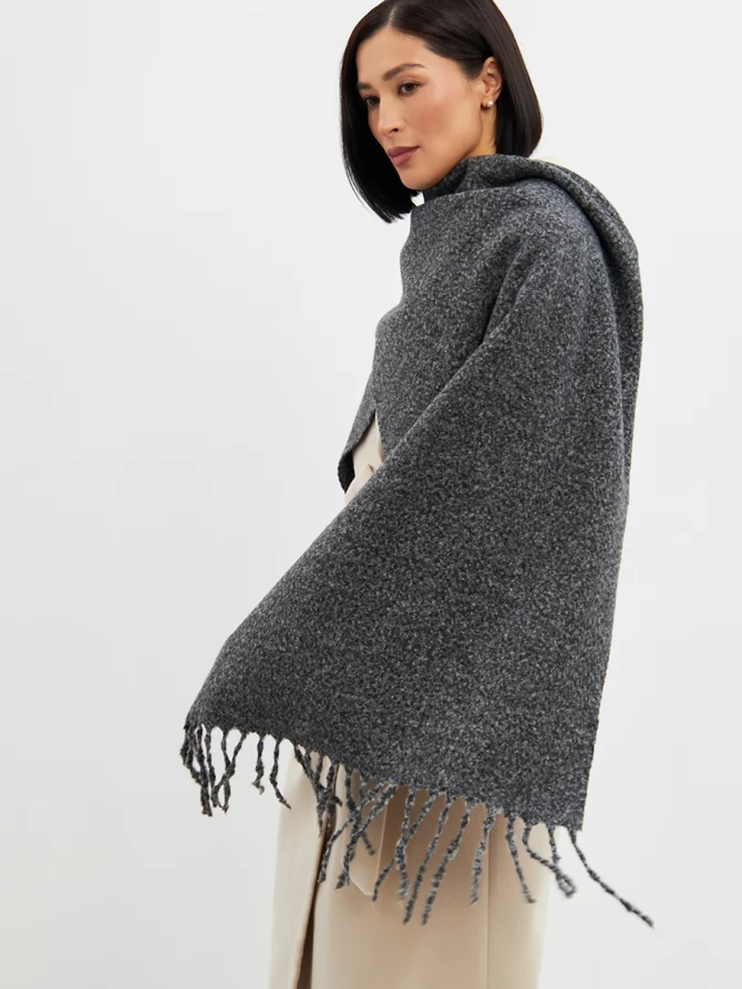 Палантин женский двусторонний однотонный с бахромой