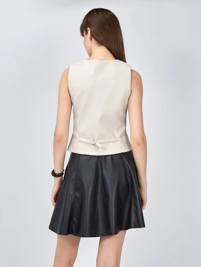 Жилет из эко-кожи на вискозной подкладке, бежевый