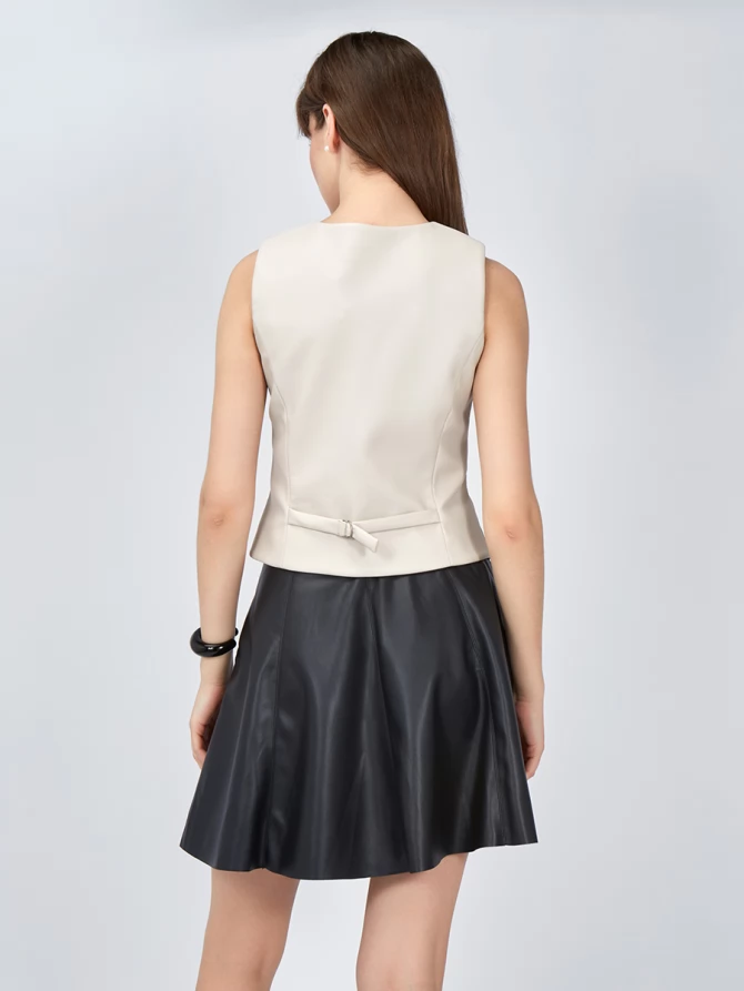 Жилет из эко-кожи на вискозной подкладке, бежевый