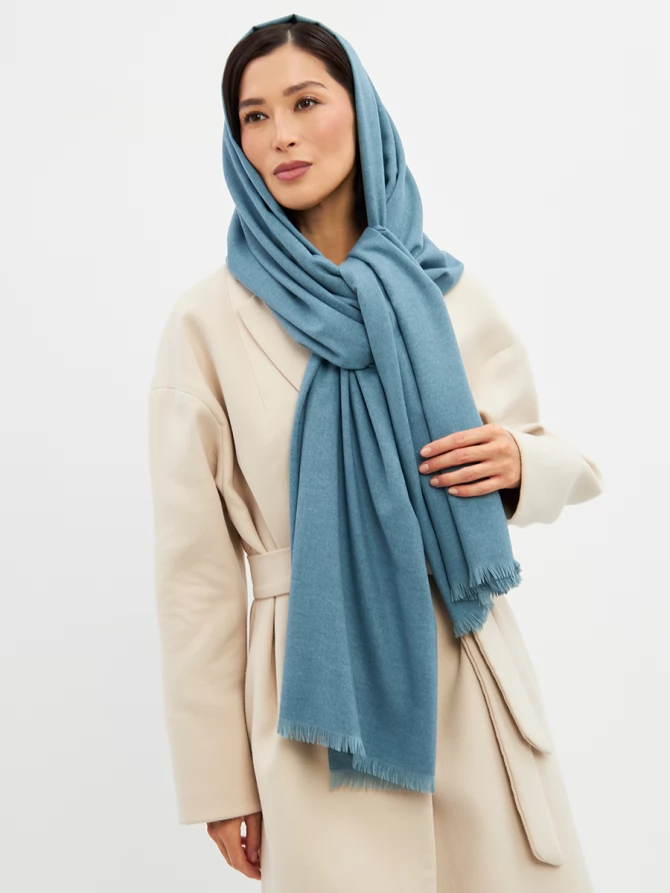 Палантин женский двусторонний однотонный с бахромой, пыльно-голубой