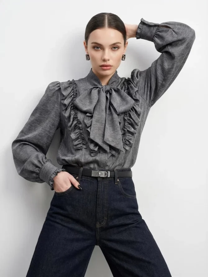 Блузка с рюшами и воротником-завязкой графит