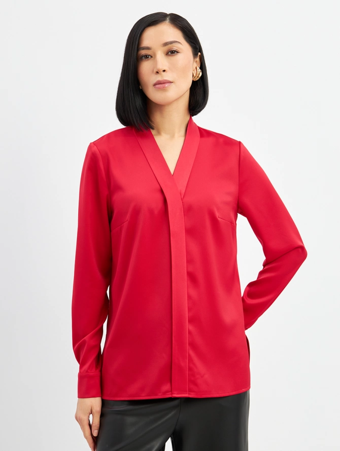 Блузка красная из сатина с V-образным вырезом