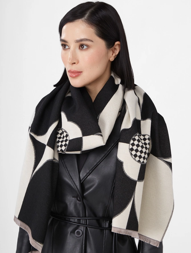 Палантин женский с графическим узором