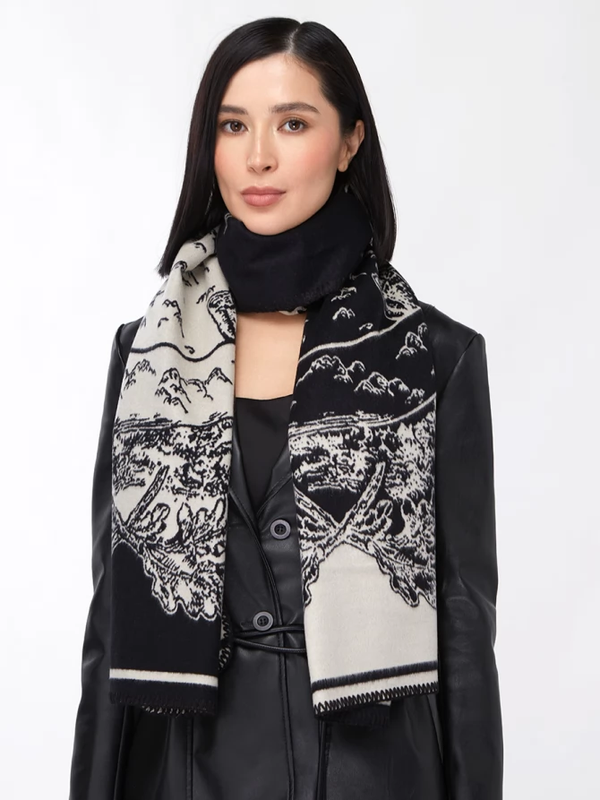 Палантин двусторонний с графичным принтом