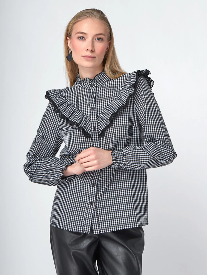 Блузка из хлопка с кружевом в черно-белую клетку