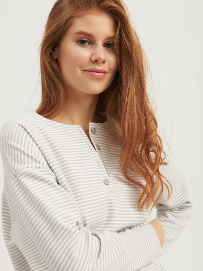 Лонгслив на пуговицах