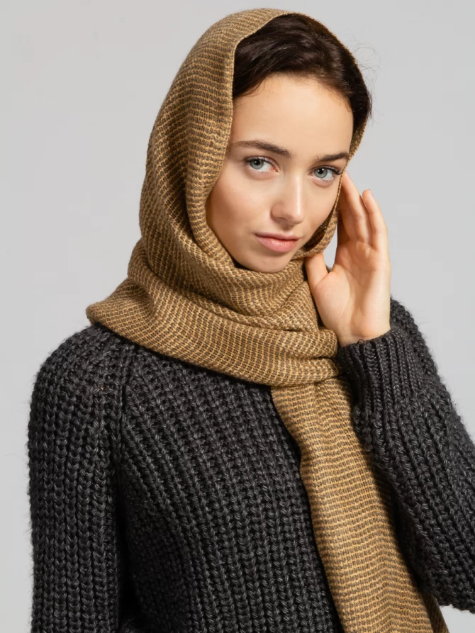 Палантин трикотажный в оттенке Капучино с узором