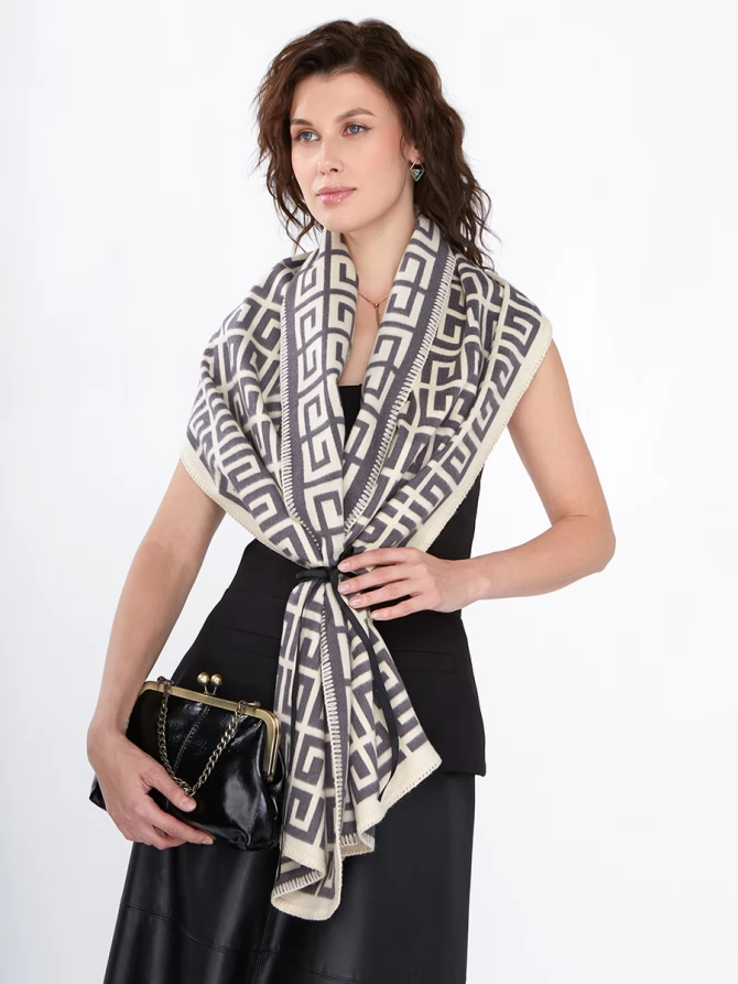 Палантин женский с двусторонним геометрическим принтом