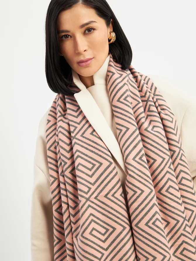 Палантин двусторонний с геометрическим узором