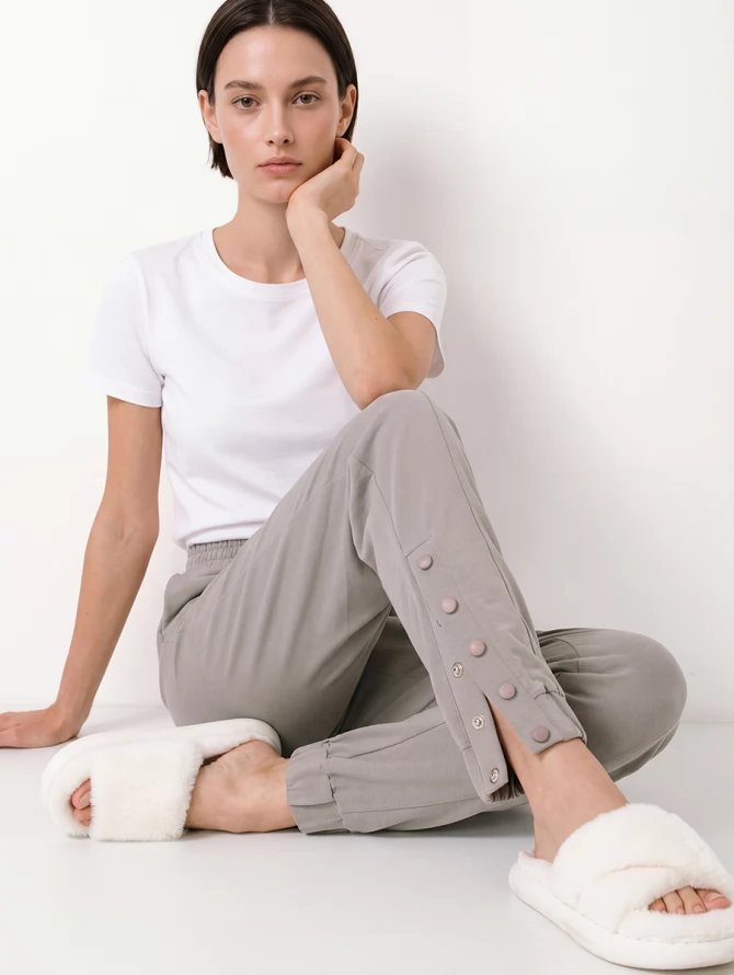 Брюки джоггеры с кнопками