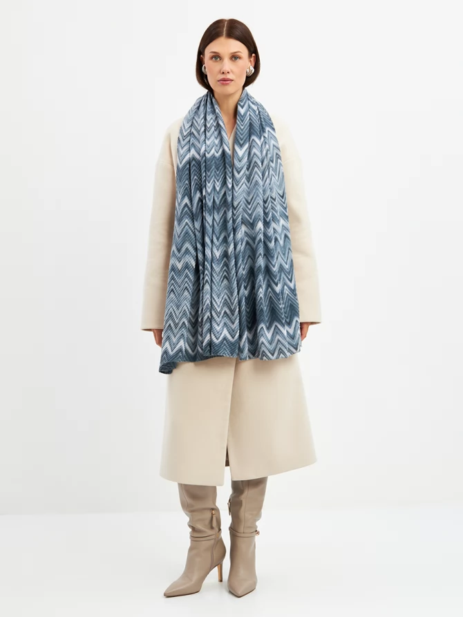 Палантин женский с волнистым принтом