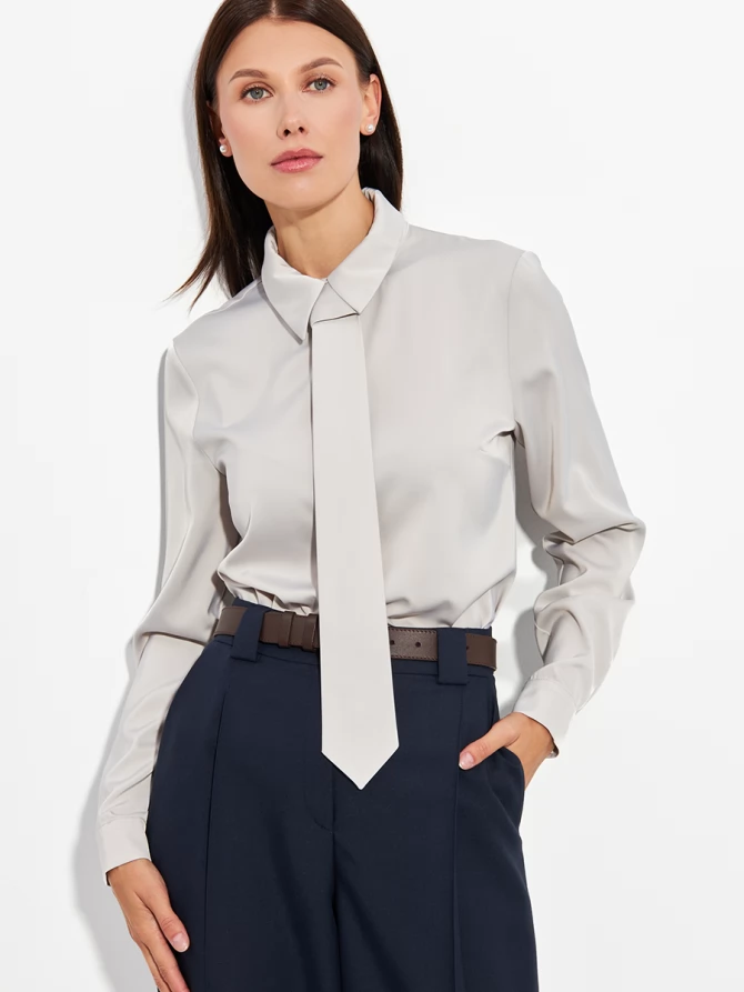 Блузка с галстуком серо-коричневая