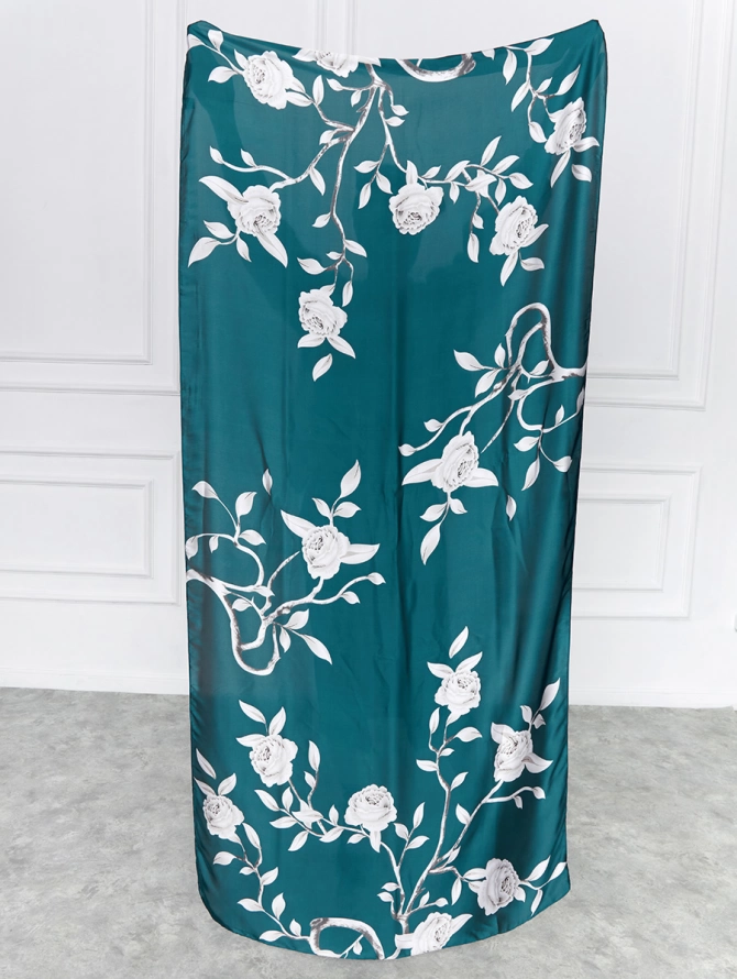 Палантин женский с цветочным принтом "Изумрудный сад"