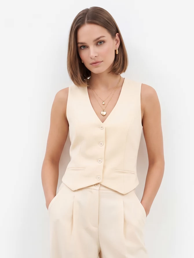 Жилет из костюмной ткани OD-920-4 молочный