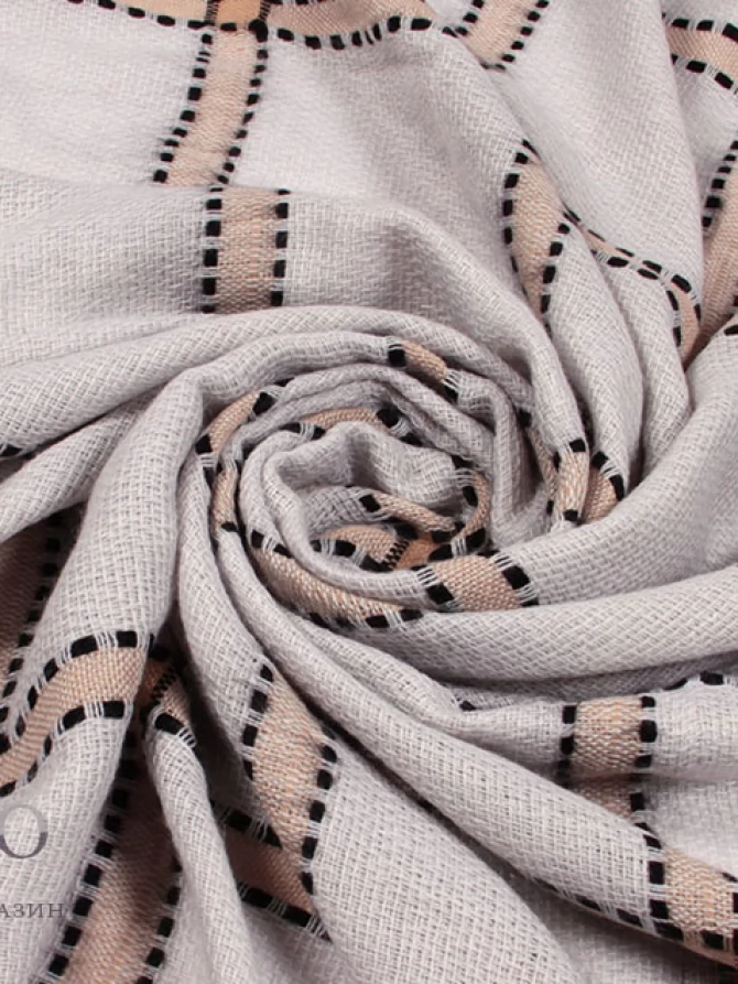 Платок двусторонний с геометрическим узором и бахромой