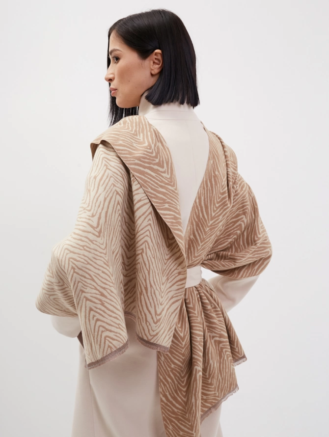 Палантин женский двусторонний с анималистичным принтом