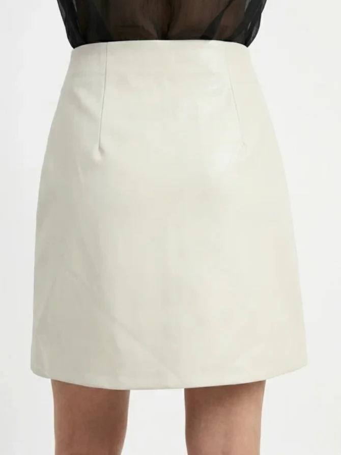 Юбка-трапеция на запах из эко-кожи, молочный