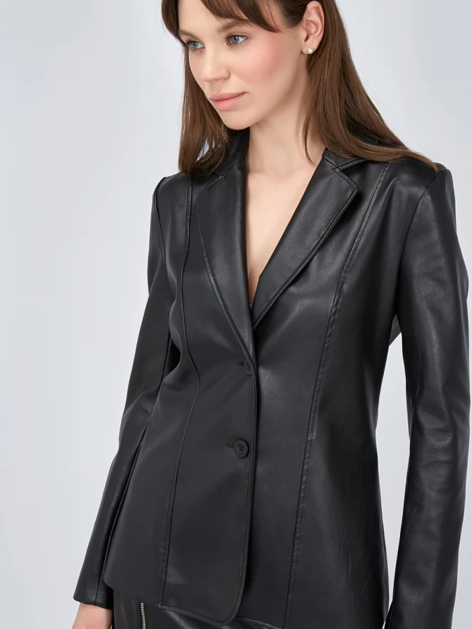Кожаный жакет