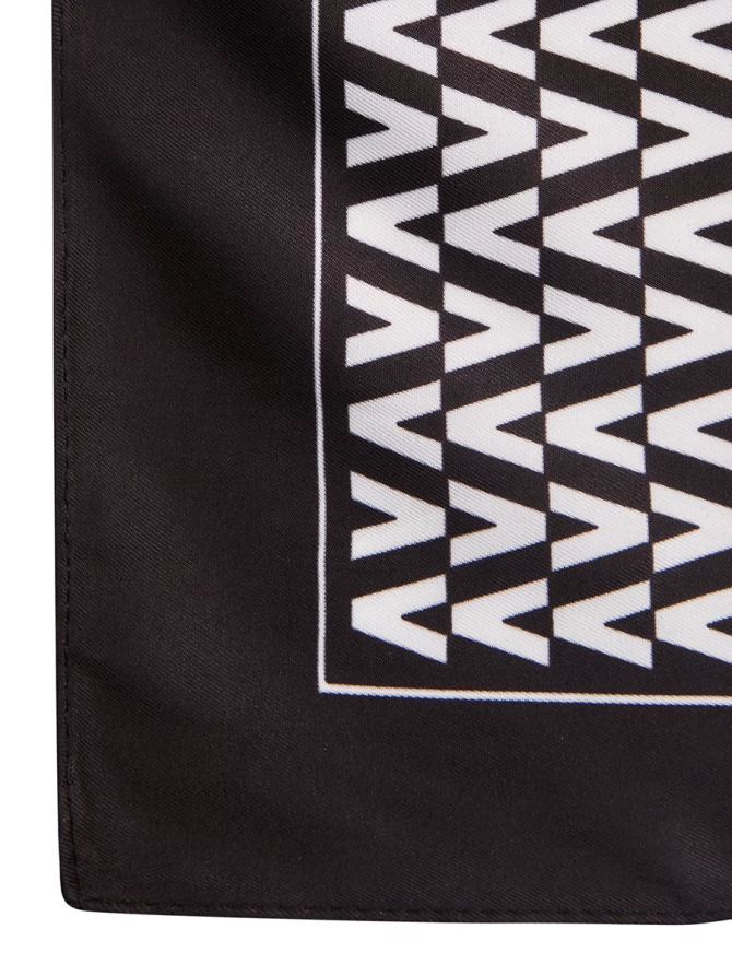 Платок с графическим монохромным принтом