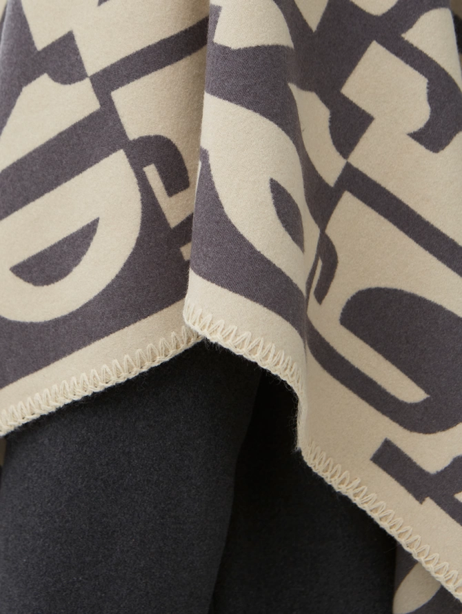 Палантин женский двусторонний с графическим принтом