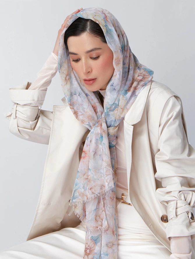 Палантин женский с нежным цветочным принтом
