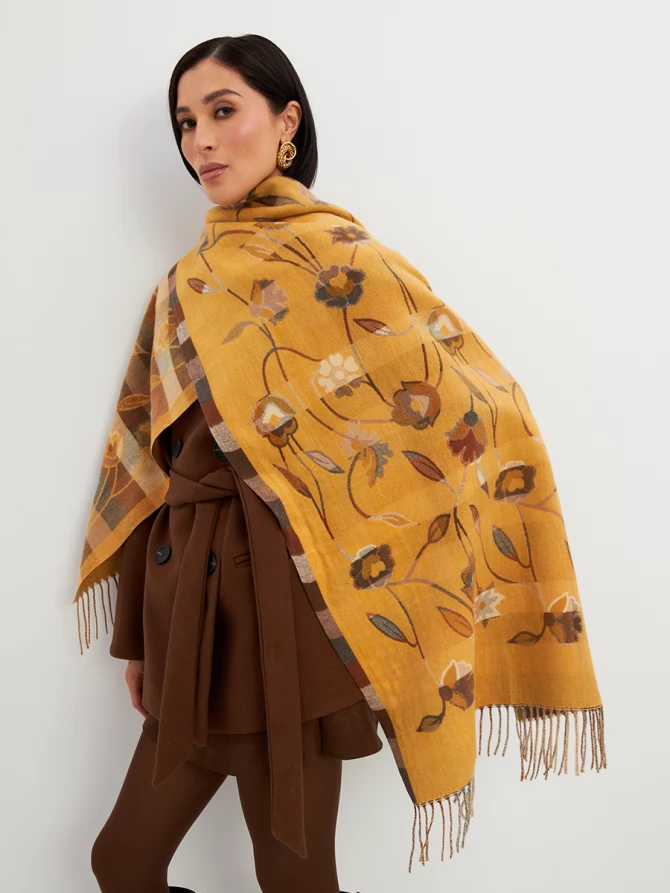 Палантин женский с авторским принтом и ручной бахромой