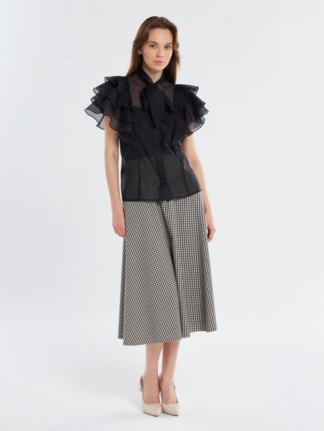 Блузка из органзы с рюшами и бантом черная