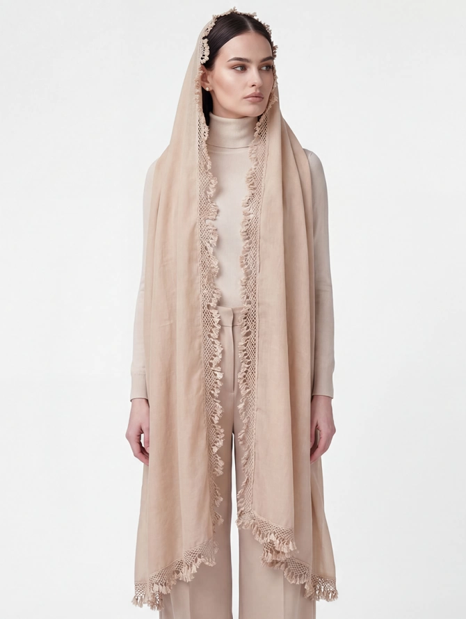 Палантин женский с кружевной отделкой и бахромой