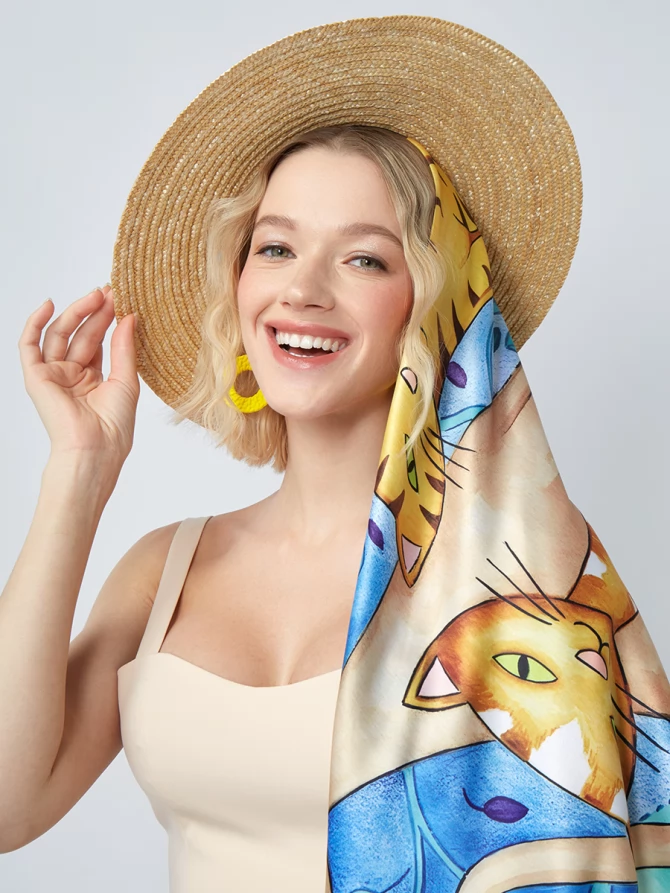 Платок с ярким акварельным принтом