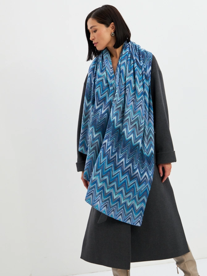 Палантин женский двусторонний жатый с узором зигзаг