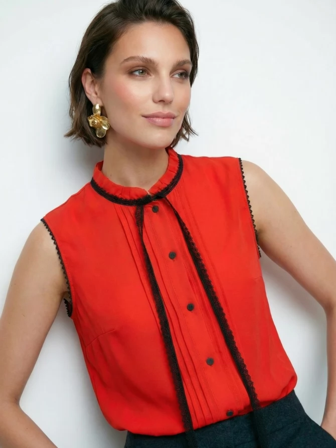 Блузка без рукавов с отделкой из тесьмы OD-973-3 красный
