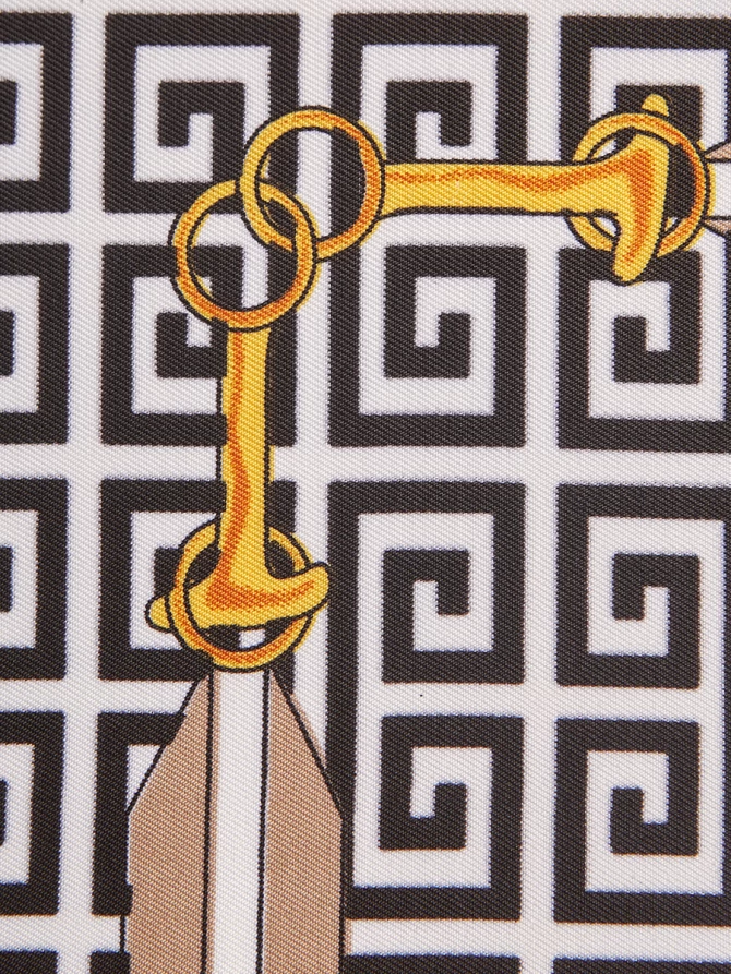 Платок с геометрическим узором