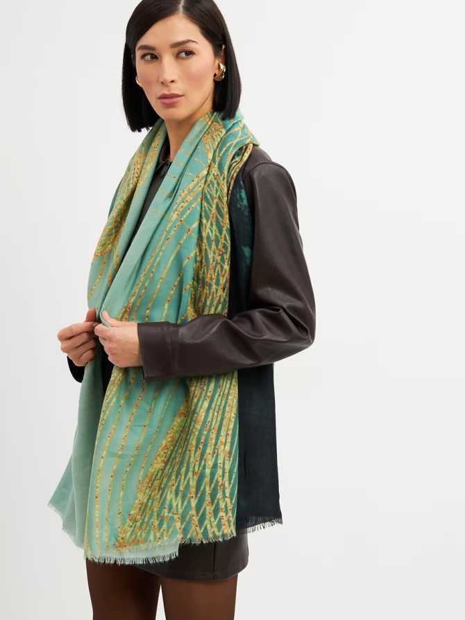 Палантин двусторонний с узором "Золотые волны"