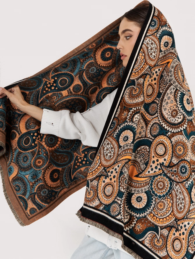 Палантин женский с этническим орнаментом