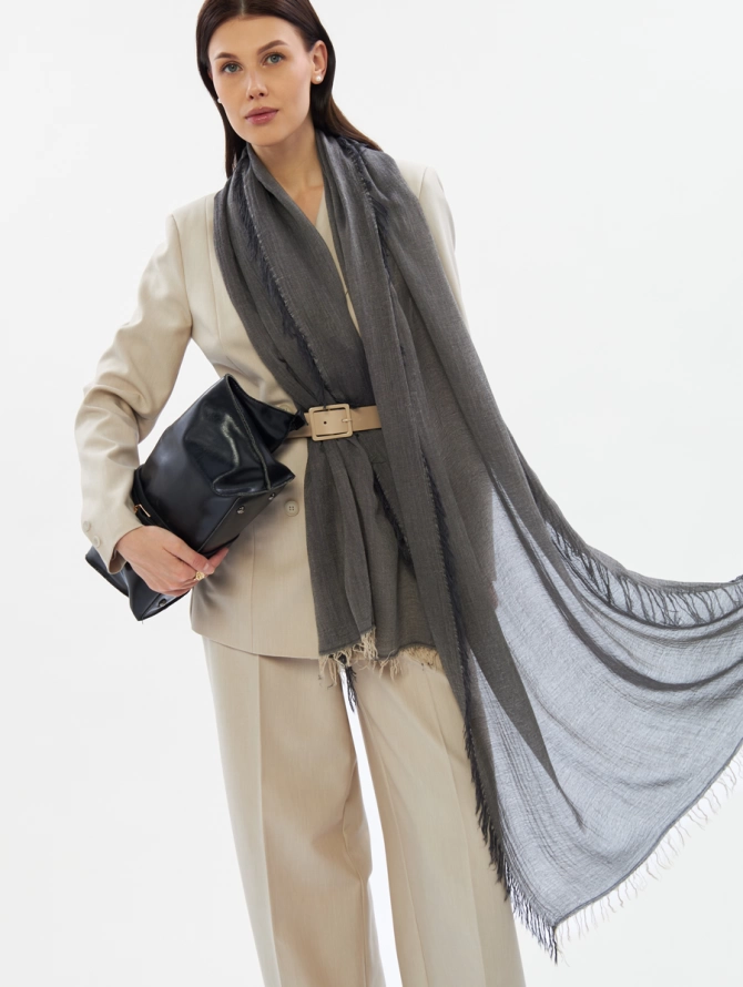 Палантин женский в графитовом оттенке DRK-16-5