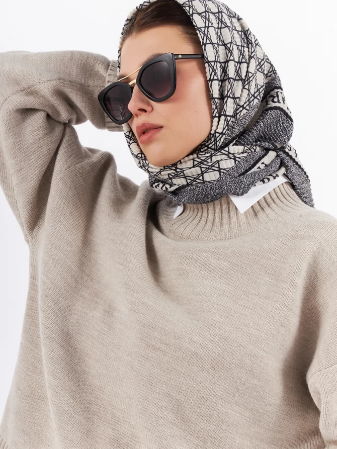 Платок двусторонний жатый с геометрическим узором